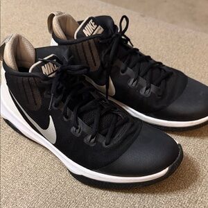 Nike Air Versitile Men's Black and White Athletic Shoes